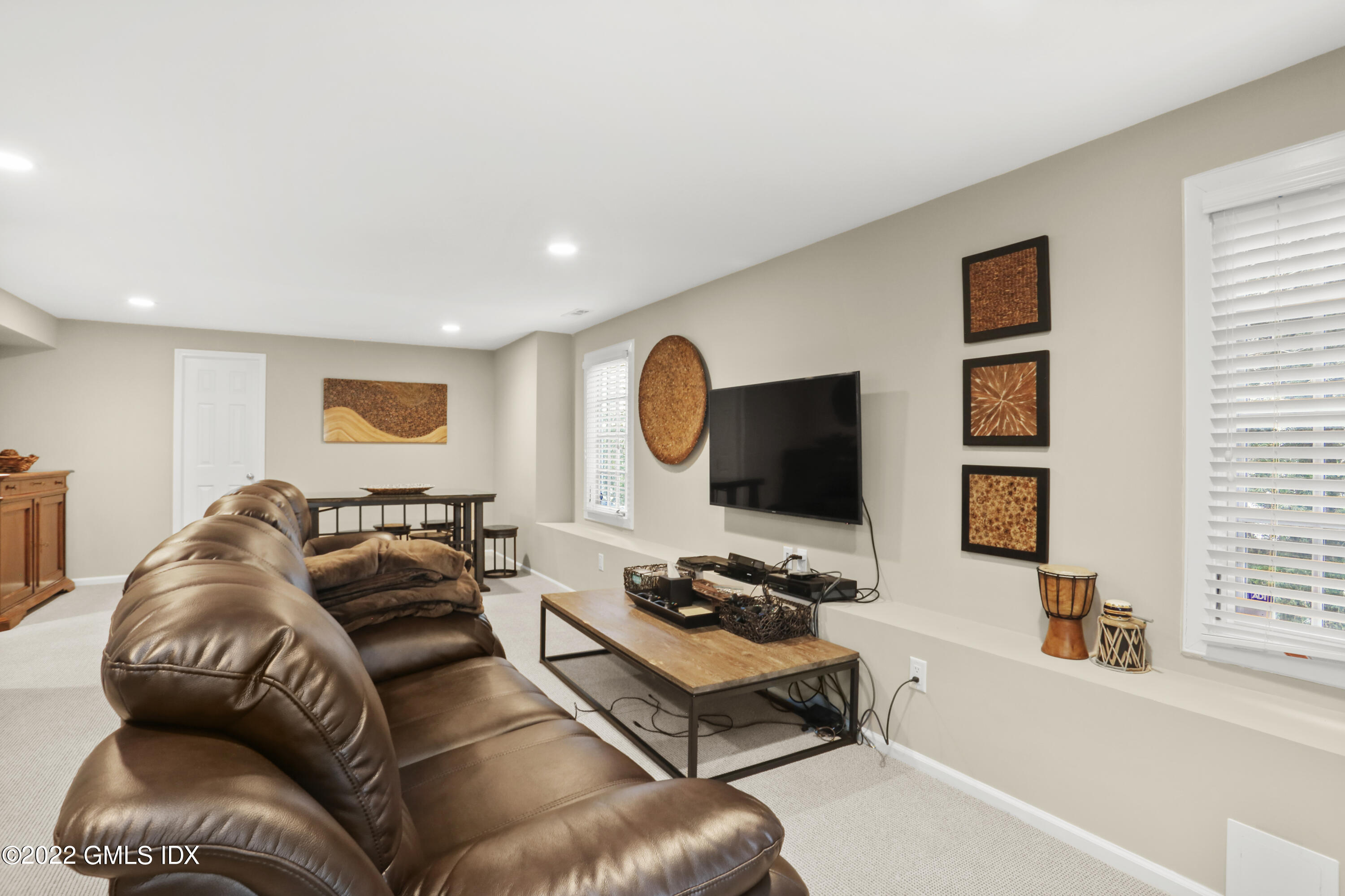 186 Field Point Road, Unit 6A Greenwich, CT 06830 - Photo 20 of 25 a living room with furniture and a flat screen tv