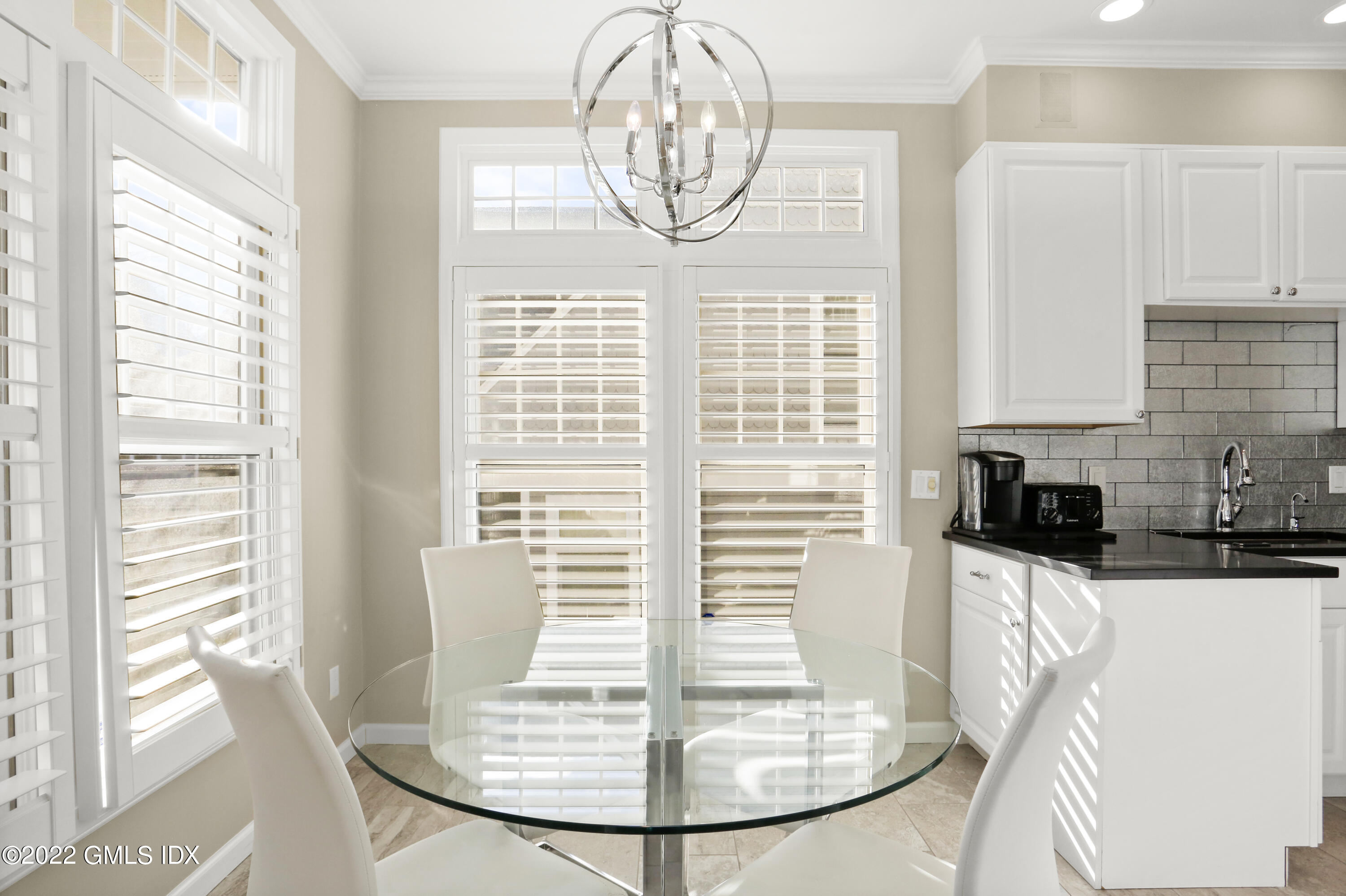 186 Field Point Road, Unit 6A Greenwich, CT 06830 - Photo 3 of 25 a view of dining room and kitchen with windows