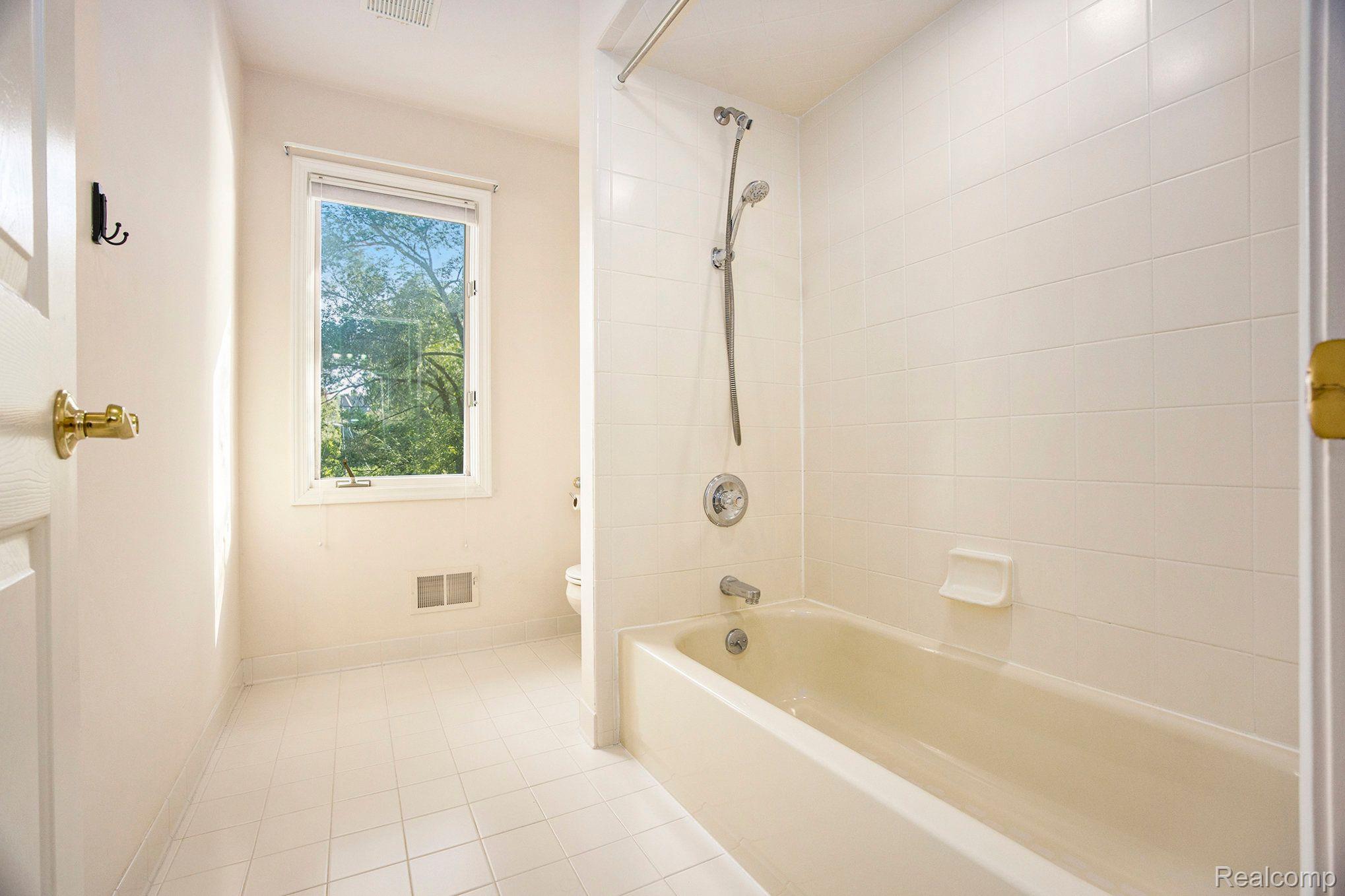 1460 Kentfield Drive Rochester, MI 48307 - Photo 28 of 46 Gallery Image 28