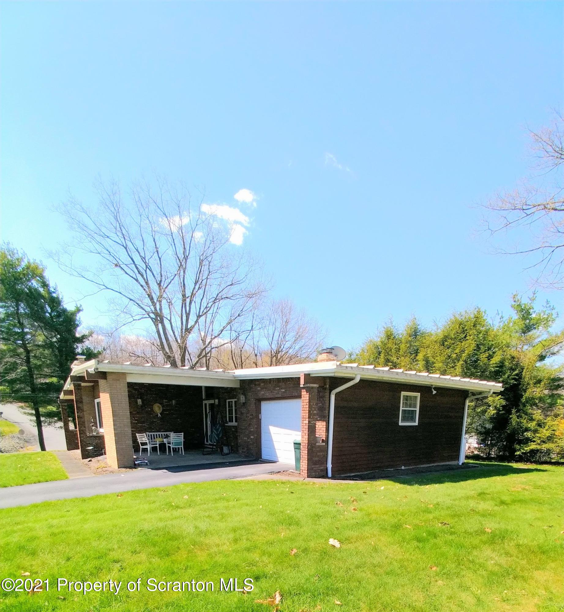 101 T Rt 358 Moscow, PA 18444 - Photo 4 of 25 Right elevation