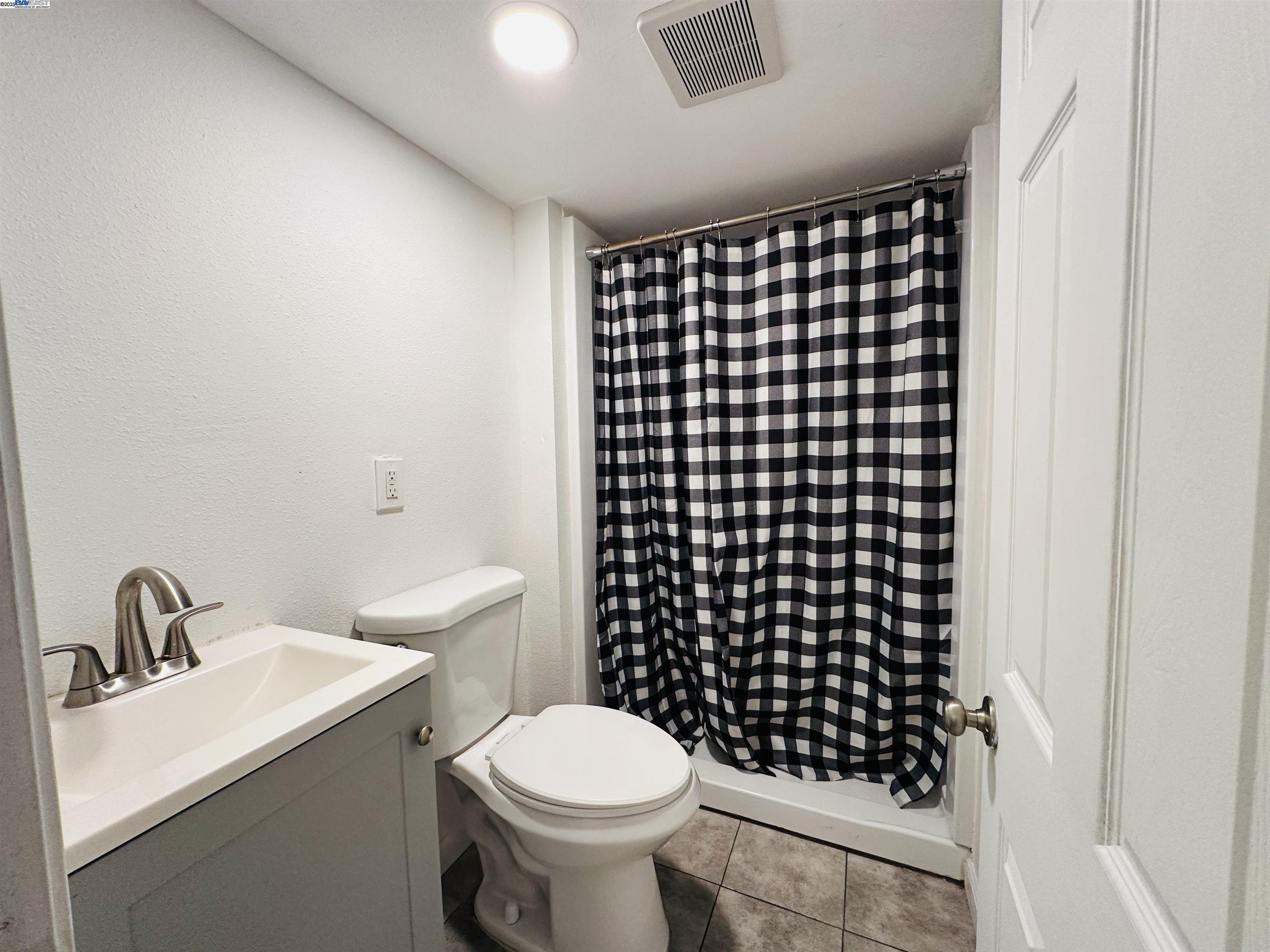 1301 60th Avenue Oakland, CA 94621 - Photo 11 of 13