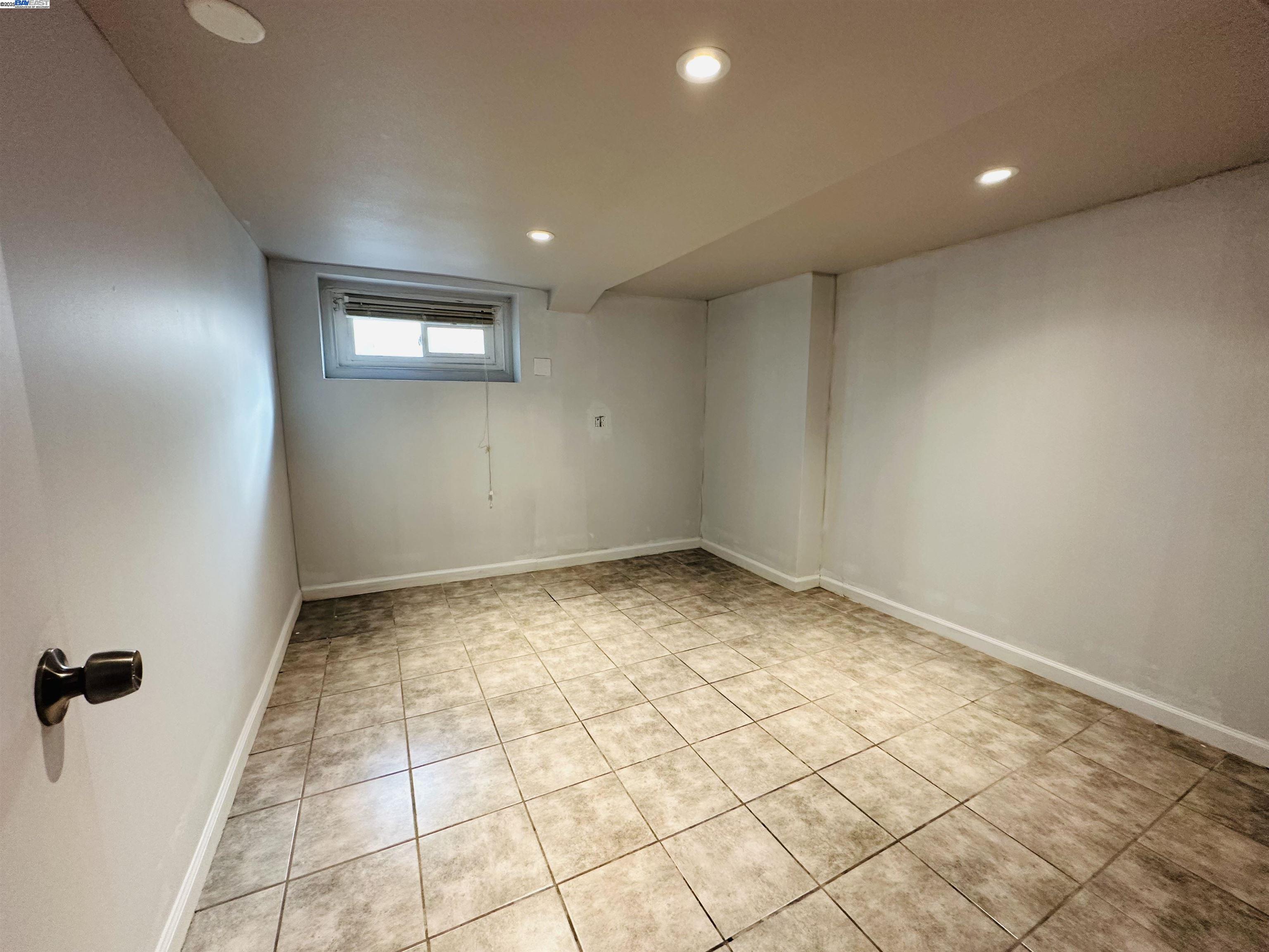 1301 60th Avenue Oakland, CA 94621 - Photo 4 of 13