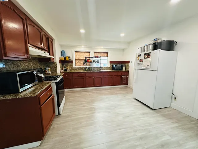 $628,000 | 1301 60th Avenue, Oakland, CA 94621