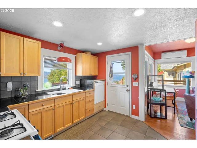 $629,000 | 380 Columbia Street, Cathlamet, WA 98612