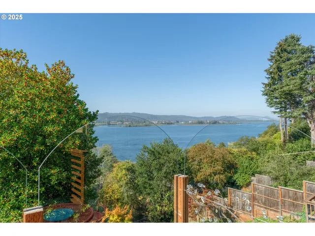 $629,000 | 380 Columbia Street, Cathlamet, WA 98612