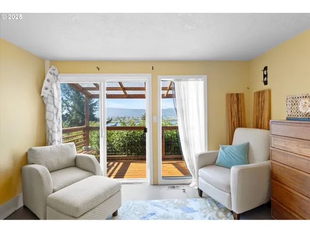 $629,000 | 380 Columbia Street, Cathlamet, WA 98612