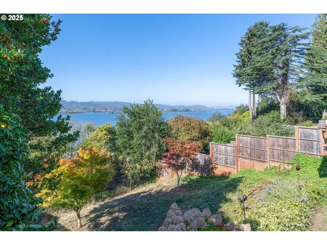 $629,000 | 380 Columbia Street, Cathlamet, WA 98612