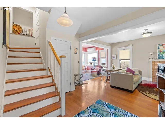 $629,000 | 380 Columbia Street, Cathlamet, WA 98612