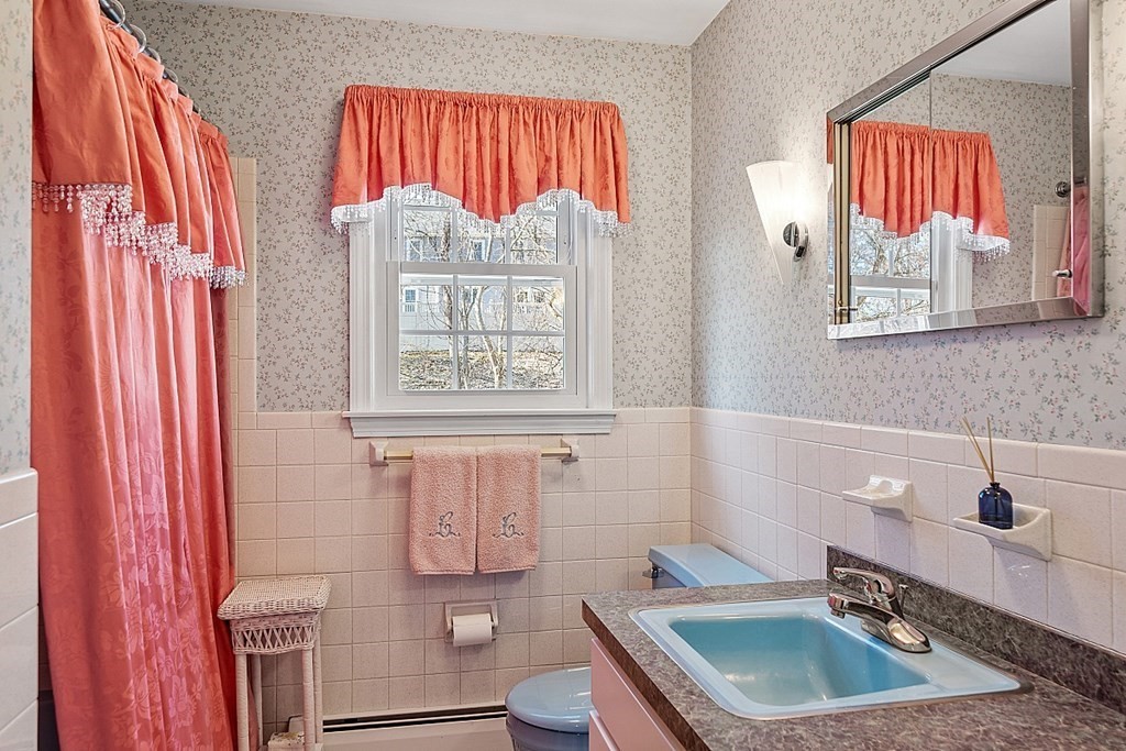 15 Leslie Road Worcester, MA 01605 - Photo 19 of 36 Gallery Image 19