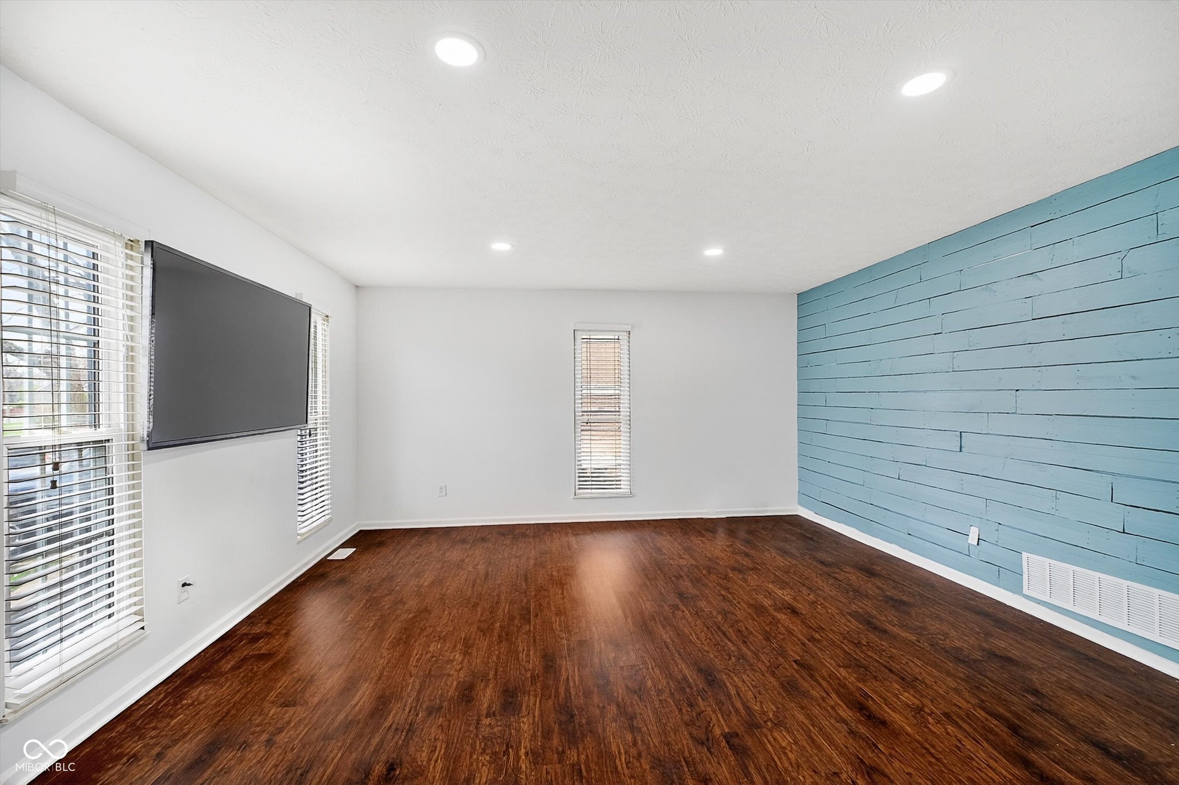 8210 Castleton Boulevard Indianapolis, IN 46256 - Photo 6 of 37