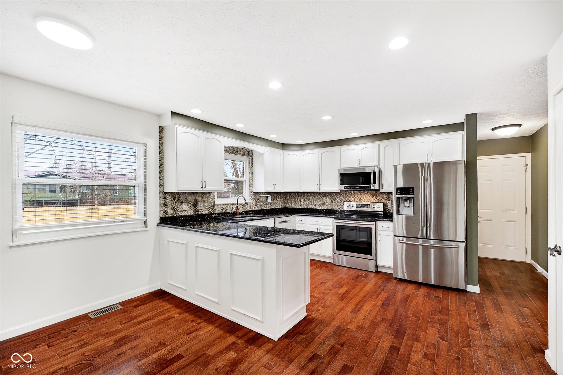 8210 Castleton Boulevard Indianapolis, IN 46256 - Photo 10 of 37