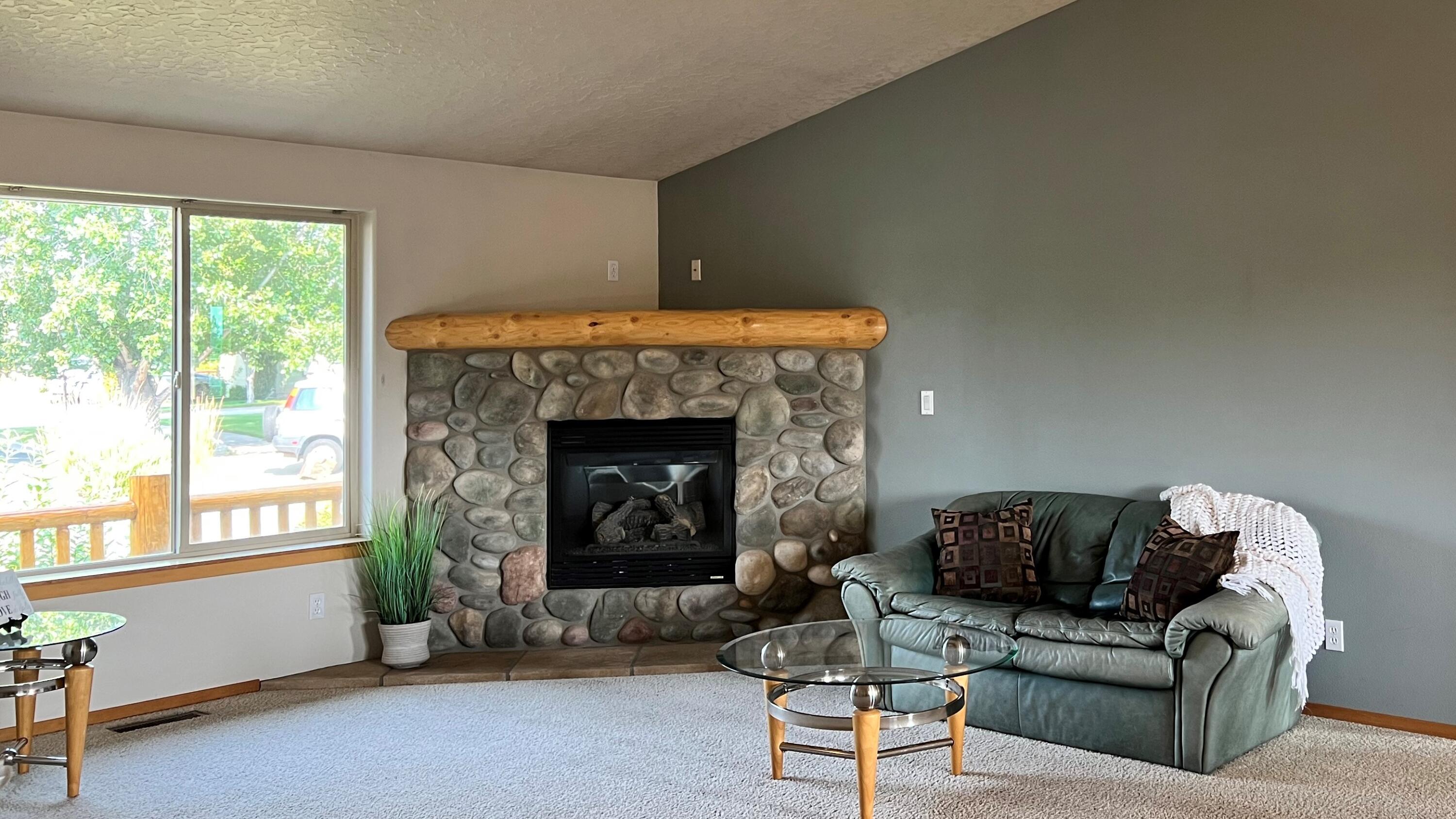 20538 Prospector Loop Bend, OR 97702 - Photo 9 of 25 Living Room & Fireplace