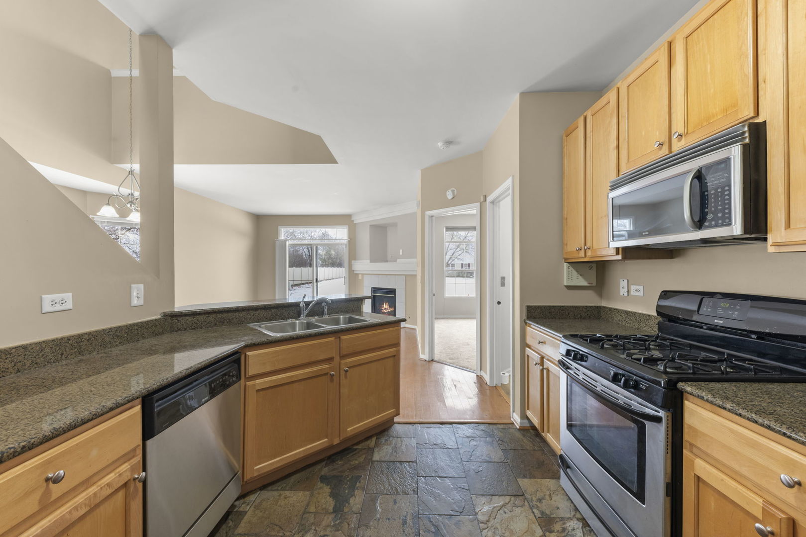 577 Pinebrook Drive Bolingbrook, IL 60490 - Photo 8 of 22