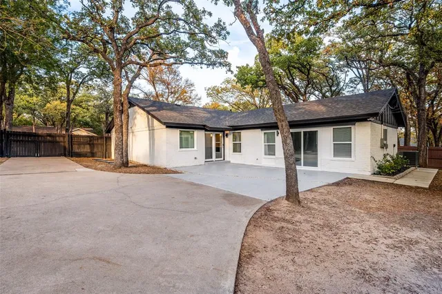 $499,000 | 105 Shadow Lane, Euless, TX 76039