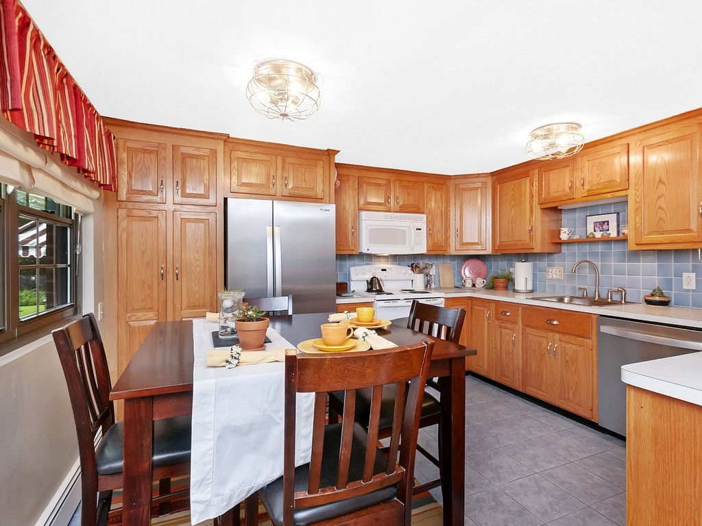 76 Renwick Road, Unit B Wakefield, MA 01880 - Photo 4 of 15 Gallery Image 4