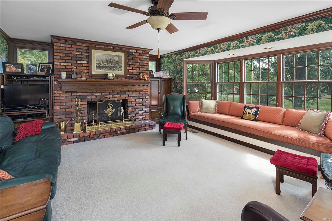 1012 South Spoede Road Frontenac, MO 63131 - Photo 2 of 17 Gallery Image 2
