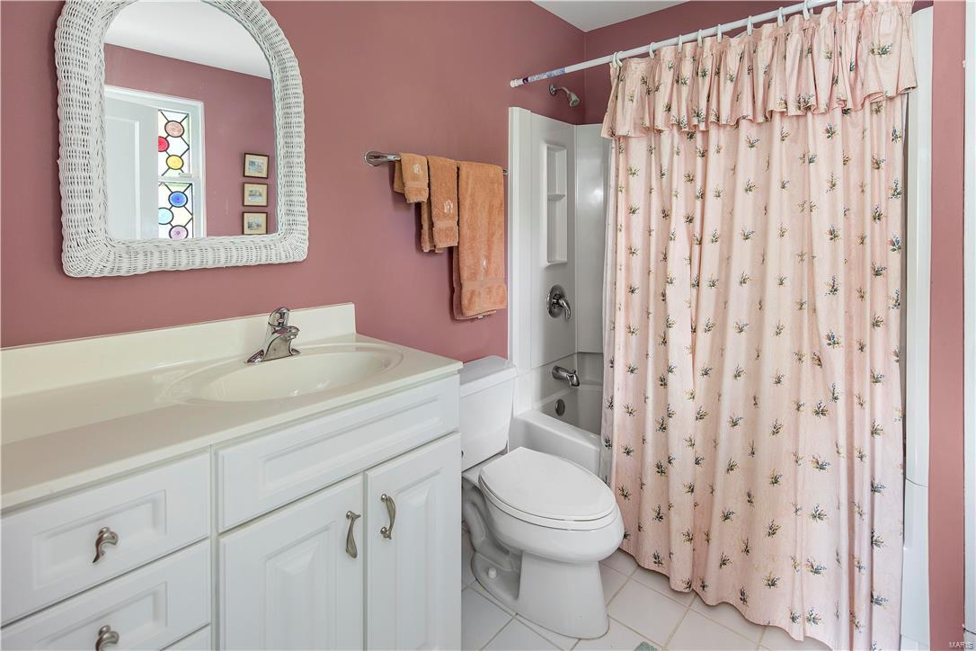 1012 South Spoede Road Frontenac, MO 63131 - Photo 16 of 17 Gallery Image 16