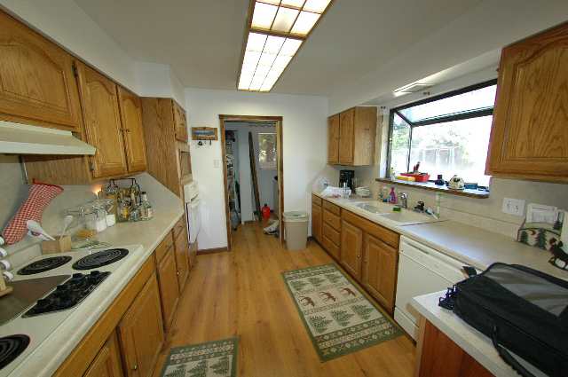 13890 Chamy Drive Reno, NV 89521 - Photo 2 of 4 a kitchen with a stove a sink and a refrigerator