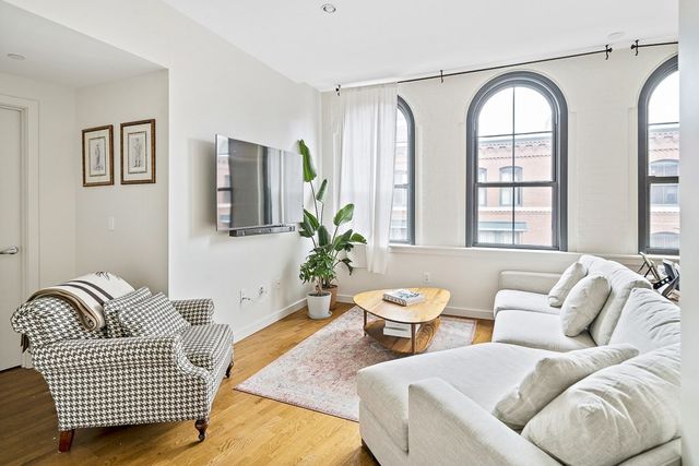 $1,165,000 | 346 Congress Street, Unit 518, Boston, MA 02210
