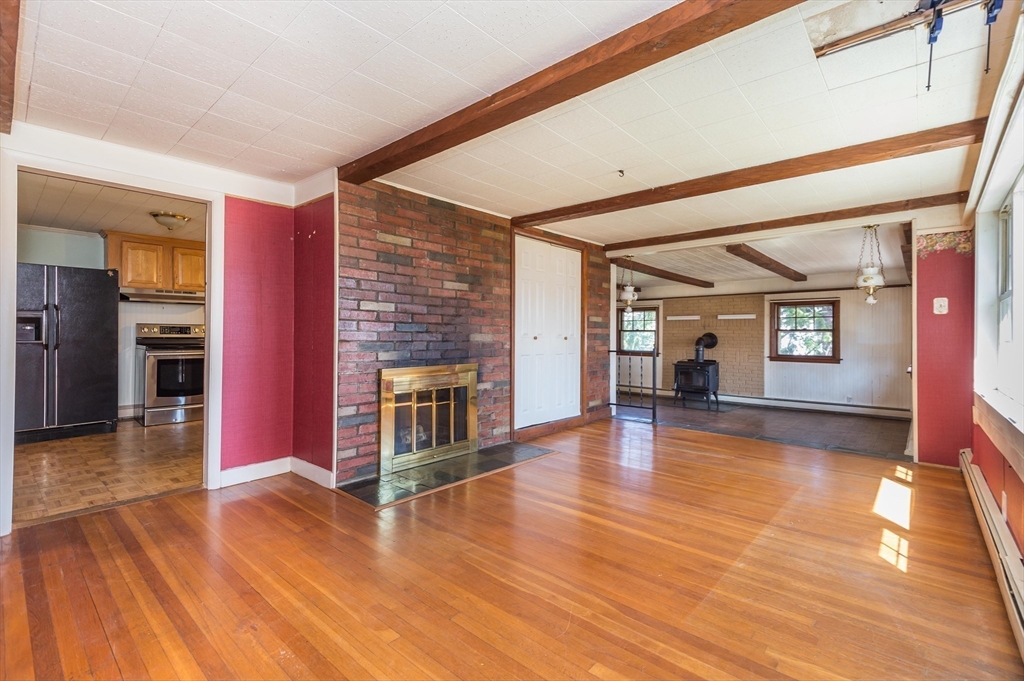 36 Middle Street Woburn, MA 01801 - Photo 4 of 28