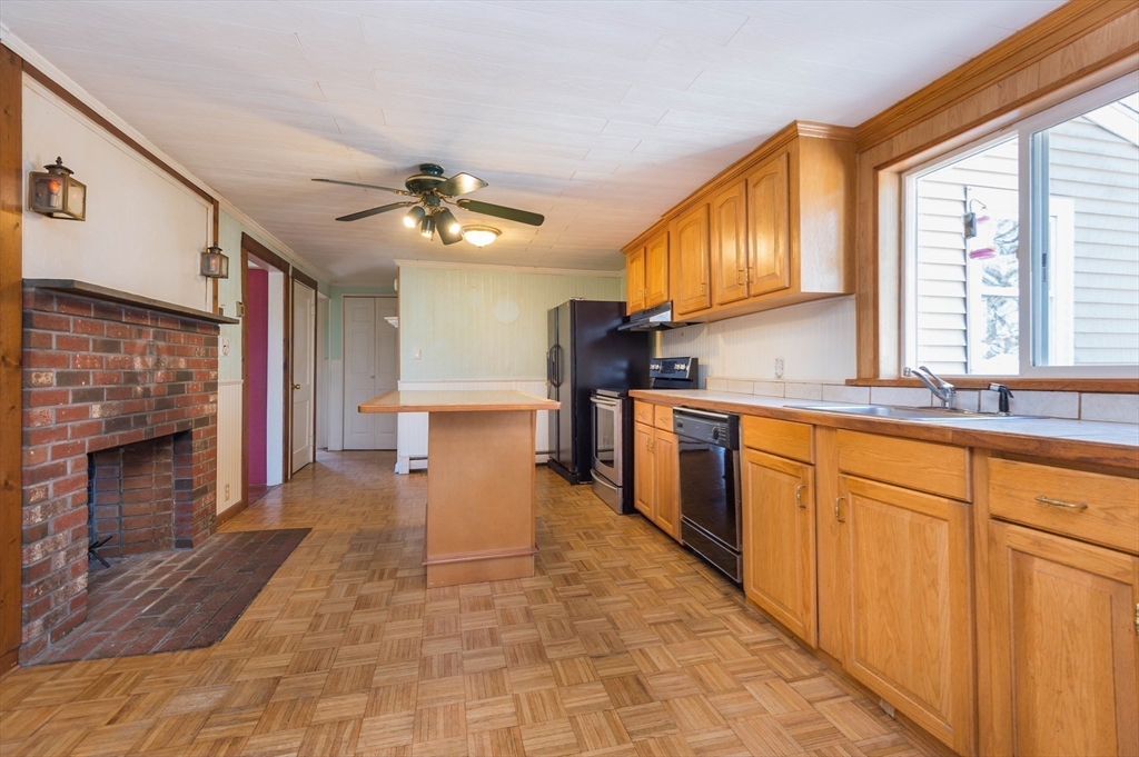 36 Middle Street Woburn, MA 01801 - Photo 9 of 28