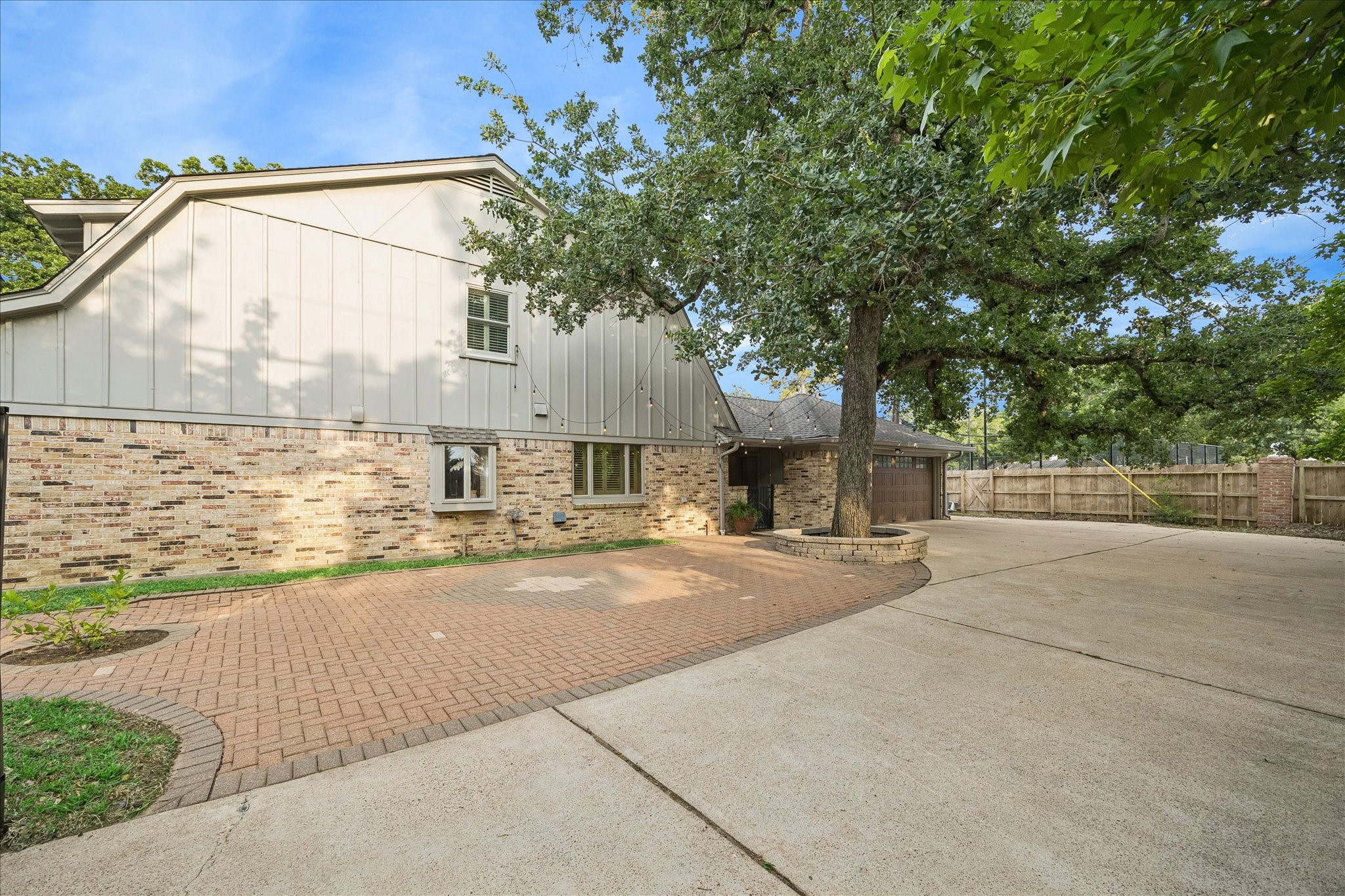 13931 Taylorcrest Road Houston, TX 77079 - Photo 42 of 50 Massive driveway!
