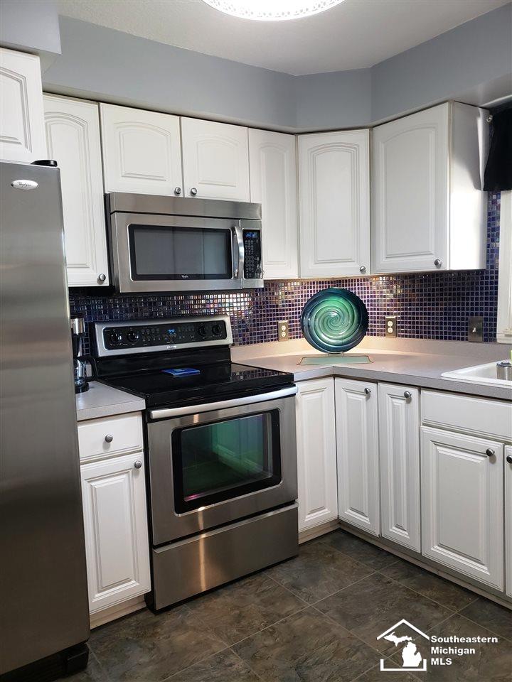 525 Lasalle Road Monroe, MI 48162 - Photo 9 of 39 Appliances Remain