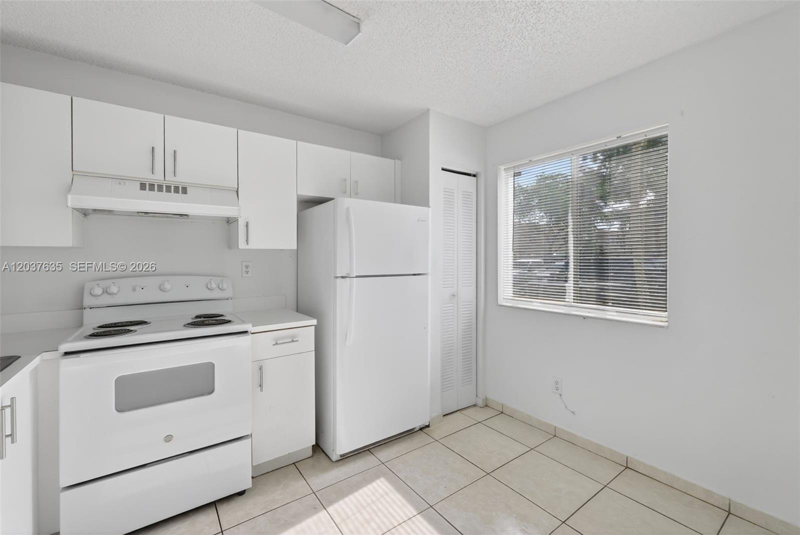 17378 Southwest 139th Court Miami, FL 33177 - Photo 4 of 36