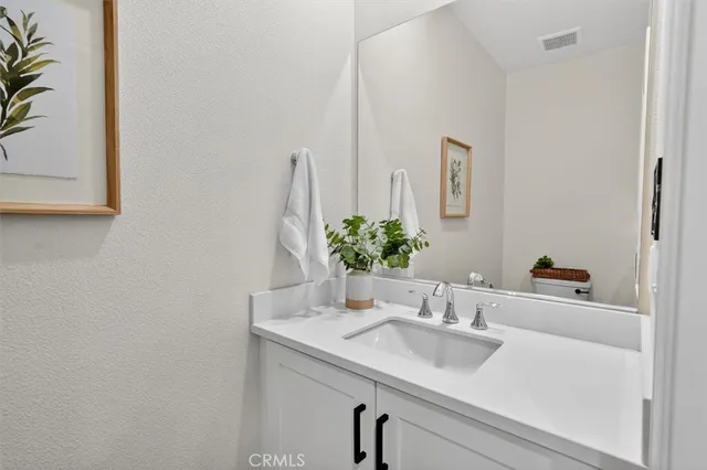 $660,000 | 22812 Harvest Mill Circle, Saugus, CA 91350