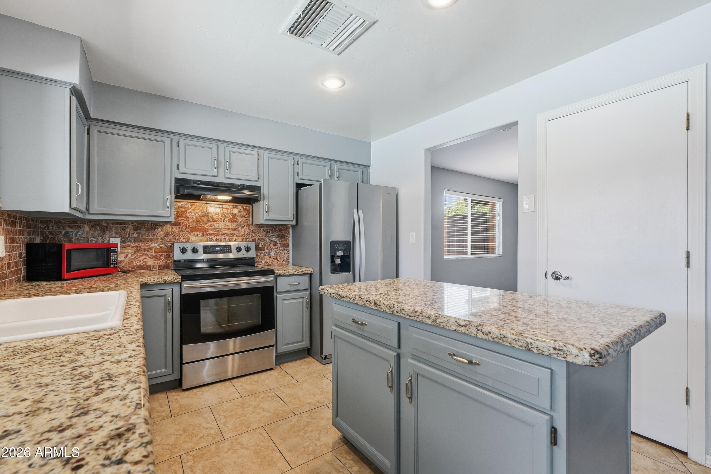 5654 West Mountain View Road Glendale, AZ 85302 - Photo 12 of 34 5654 (12)