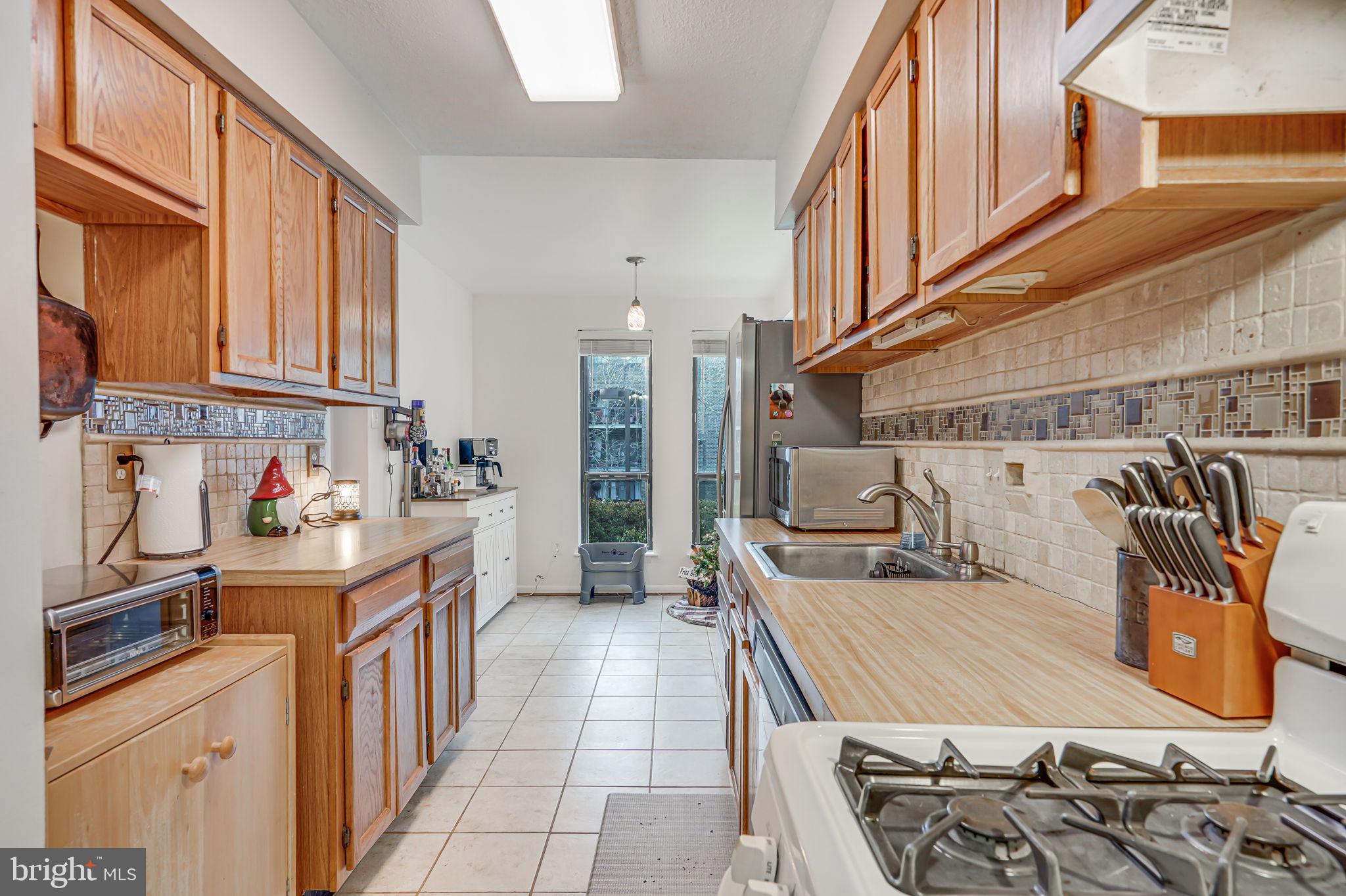 11236 Chestnut Grove Square, Unit 11236161 Reston, VA 20190 - Photo 8 of 27 Gallery Image 8