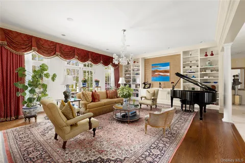 $5,250,000 | 17 Hilldale Lane, Sands Point, NY 11050