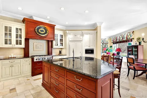 $5,250,000 | 17 Hilldale Lane, Sands Point, NY 11050