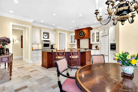 $5,250,000 | 17 Hilldale Lane, Sands Point, NY 11050