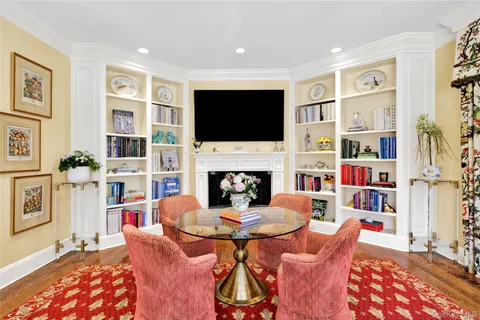 $5,250,000 | 17 Hilldale Lane, Sands Point, NY 11050