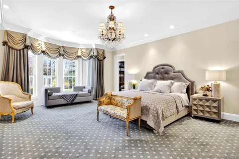 $5,250,000 | 17 Hilldale Lane, Sands Point, NY 11050