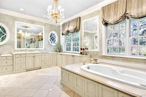 $5,250,000 | 17 Hilldale Lane, Sands Point, NY 11050