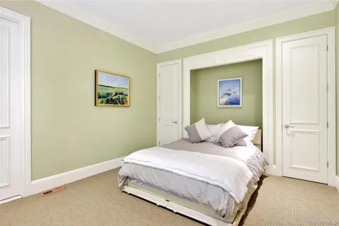 $5,250,000 | 17 Hilldale Lane, Sands Point, NY 11050