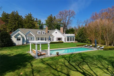 $5,250,000 | 17 Hilldale Lane, Sands Point, NY 11050