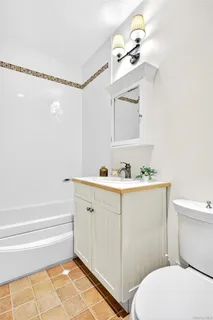 $5,250,000 | 17 Hilldale Lane, Sands Point, NY 11050