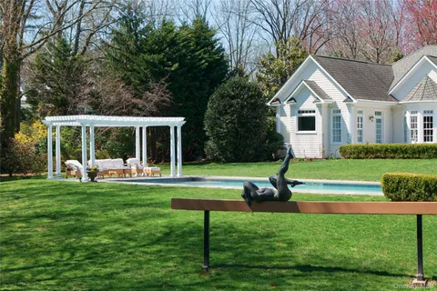 $5,250,000 | 17 Hilldale Lane, Sands Point, NY 11050