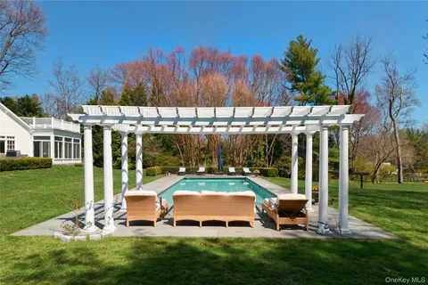 $5,250,000 | 17 Hilldale Lane, Sands Point, NY 11050