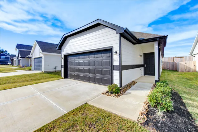 $1,850 | 13321 Burbot Drive, Conroe, TX 77384