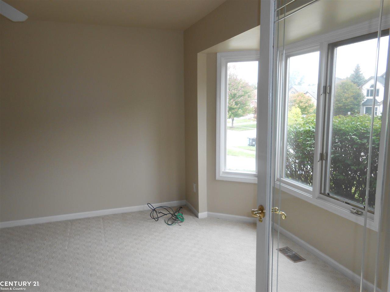 1009 River Mist Drive Rochester, MI 48307 - Photo 6 of 45 31243816-5.JPG