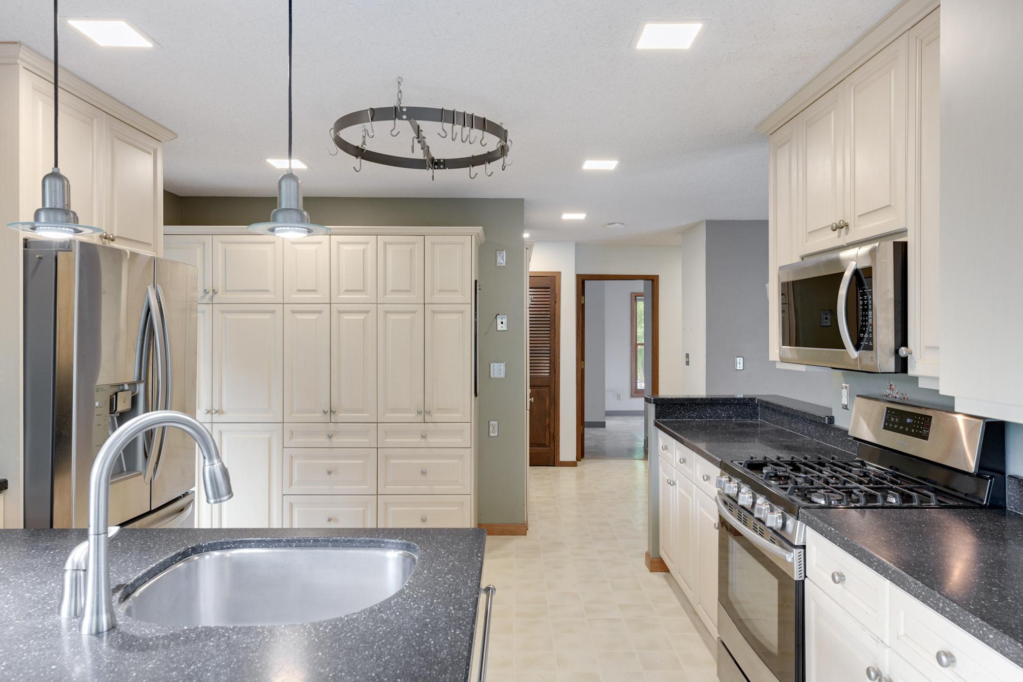 10817 Emerson Road Bloomington, MN 55431 - Photo 16 of 37 Gallery Image 16