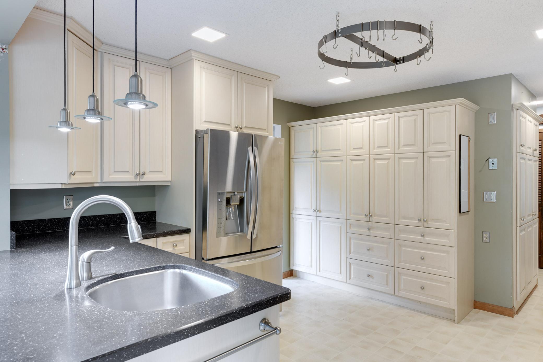 10817 Emerson Road Bloomington, MN 55431 - Photo 17 of 37 Gallery Image 17