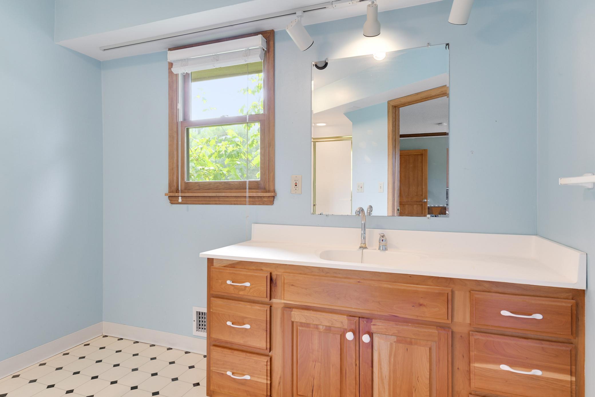 10817 Emerson Road Bloomington, MN 55431 - Photo 24 of 37 Gallery Image 24
