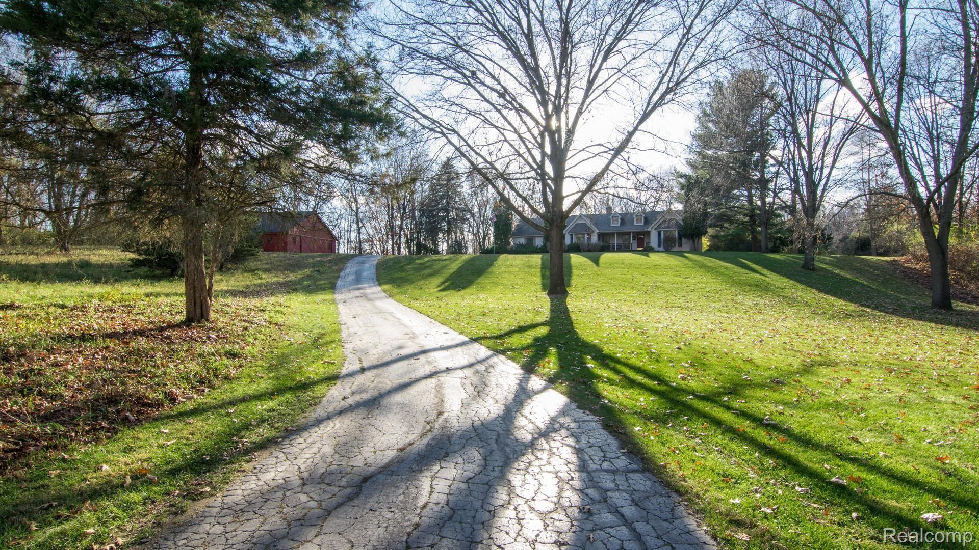 7231 Toma Road Dexter, MI 48130 - Photo 41 of 44 FrontDriveway.jpg
