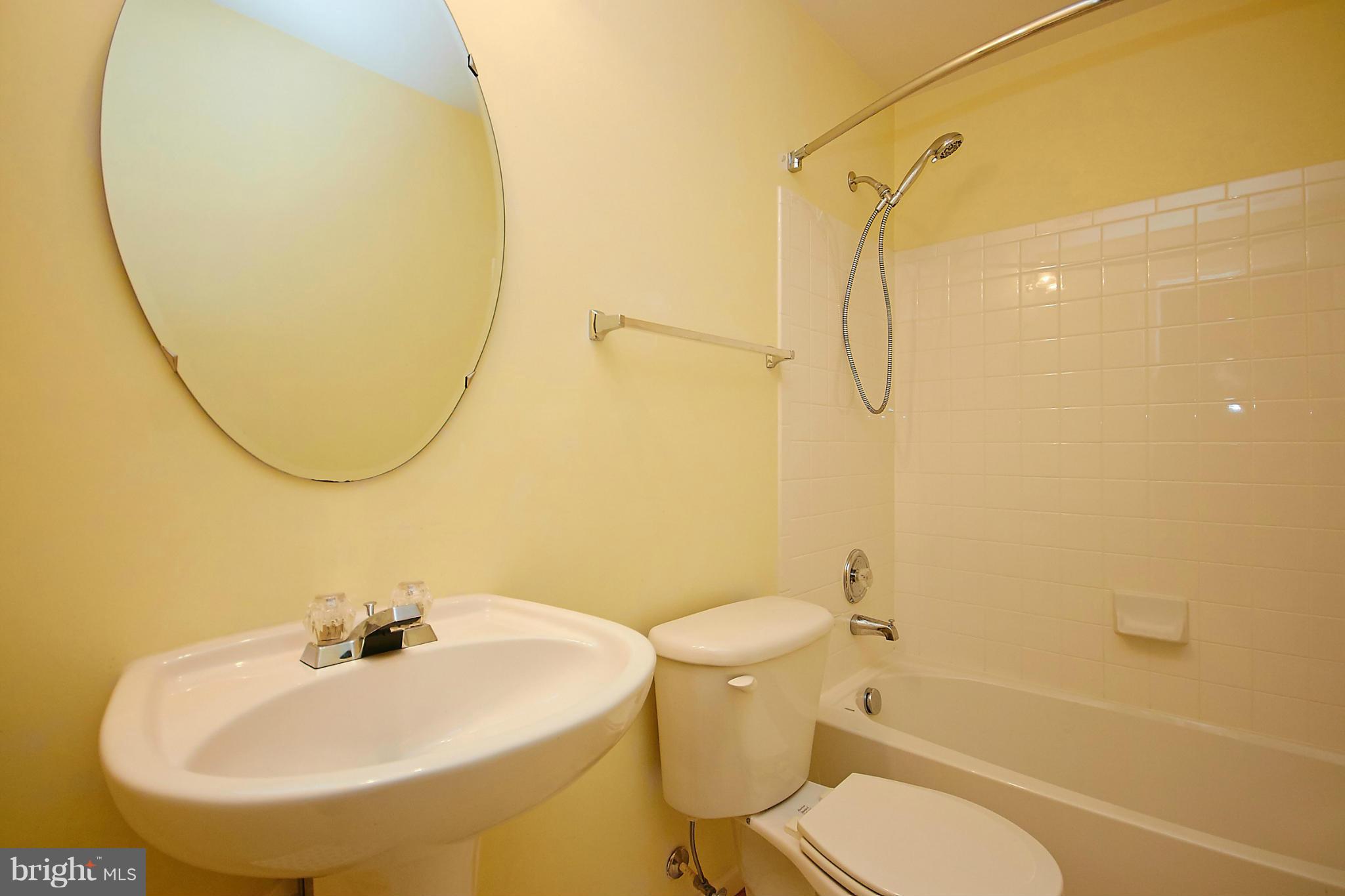 9639 Innerwick Place Bristow, VA 20136 - Photo 25 of 29 a bathroom with a sink mirror toilet and bathtub