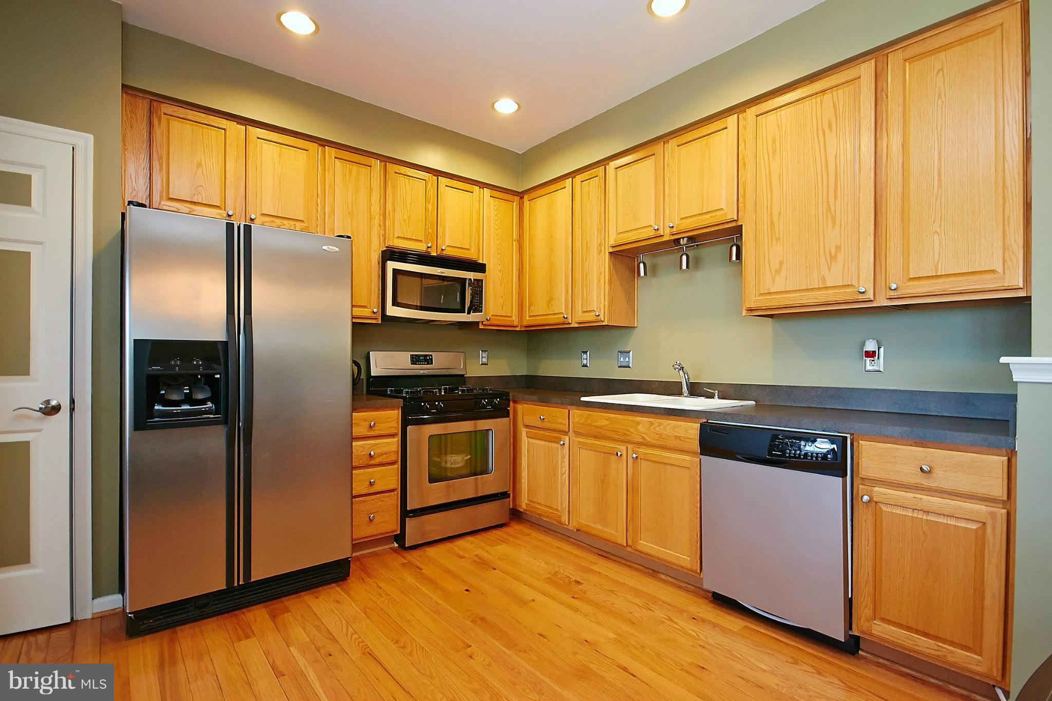 9639 Innerwick Place Bristow, VA 20136 - Photo 9 of 29 a kitchen with stainless steel appliances granite countertop a refrigerator a sink dishwasher stove and oven